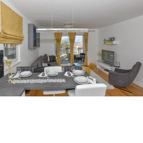 Apartment Đaninovica I