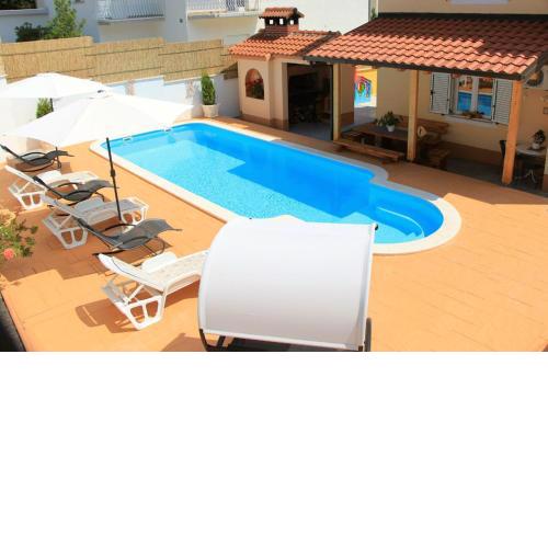 Apartment Darija with private pool