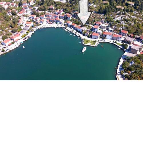 Apartment Đego near Ploce, riverfront, parking