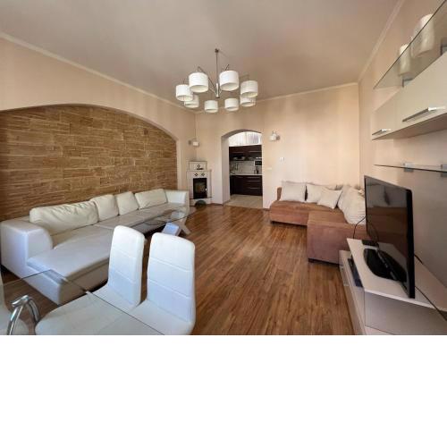 Apartment DR. Becher LUX 60 M2