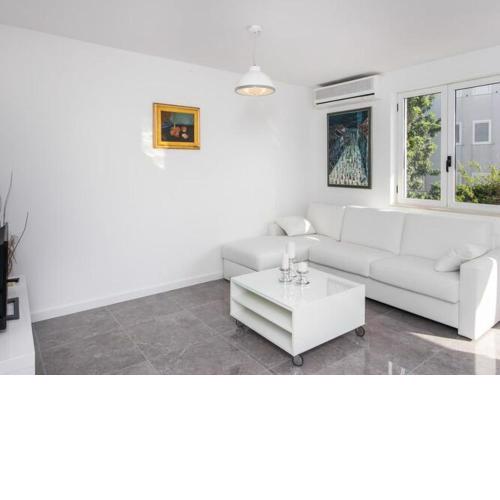 Apartment Dup i - Two Bedroom Apartment with Balcony