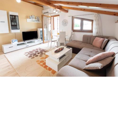 Apartment Eden in peaceful area near center