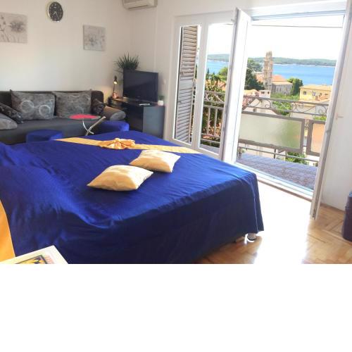 Apartment ELENA 40 m2 with beautiful wide sea views 3 stars