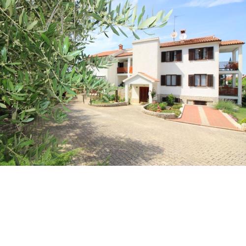 Apartment Ema in ruhiger Lage mit Parkplatz im Hof