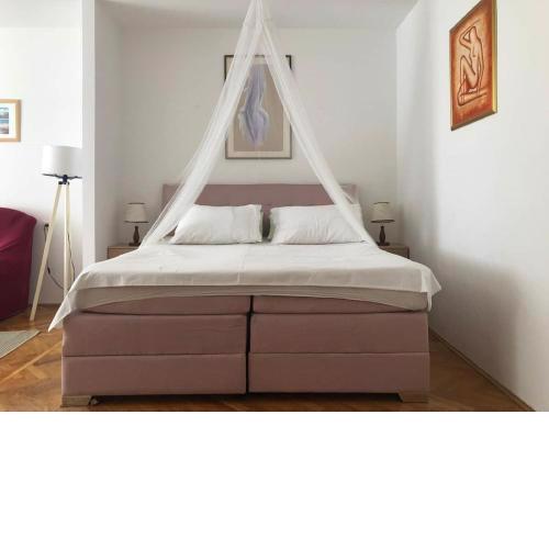 Apartment Ema