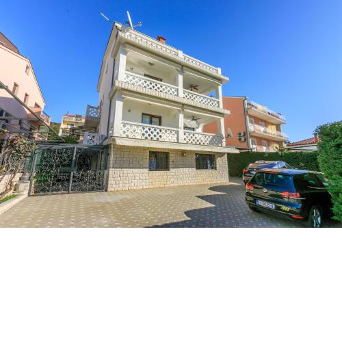 Apartment Eni Selce