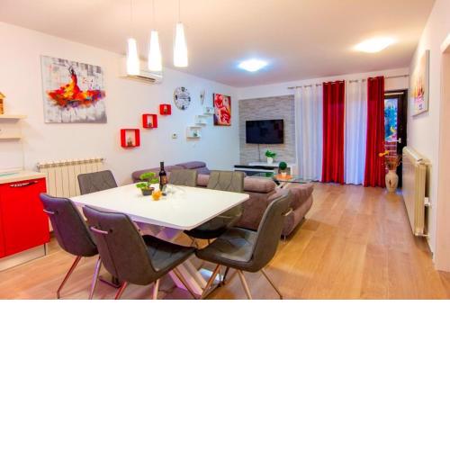 Apartment Eni