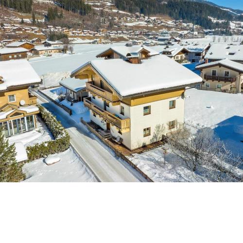 apartment Eva in Wald im Pinzgau with balcony