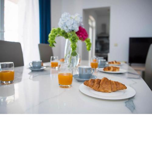 Apartment Faros - Two-Bedroom Apartment with Terrace and Sea View
