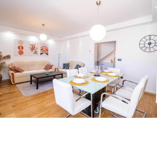 Apartment Hladilo - Two Bedroom Apartment with Balcony
