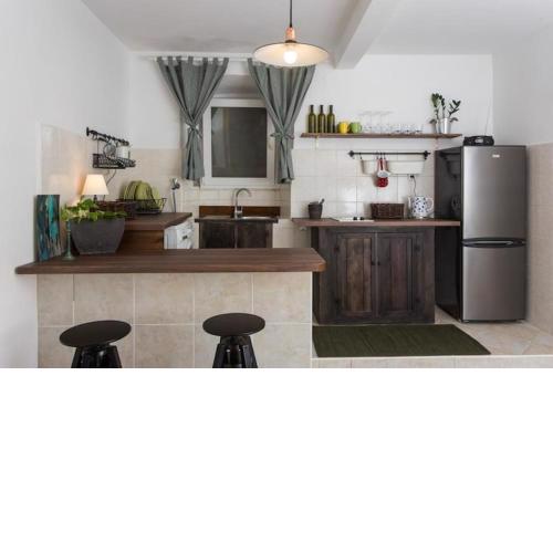 Apartment Hladilo Nostalgia - Comfort Two-Bedroom Apartment with Terrace and Partial Sea View