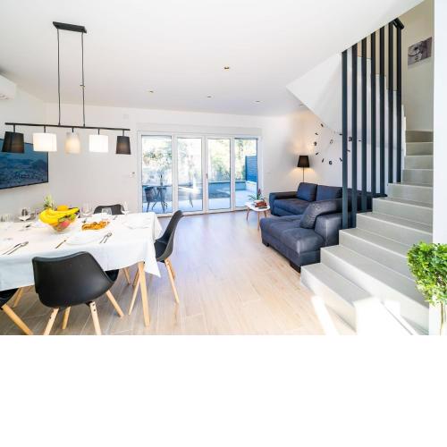 Apartment "Holiday Above Dubrovnik" - Three Bedroom Apartment with Terrace and Private Pool