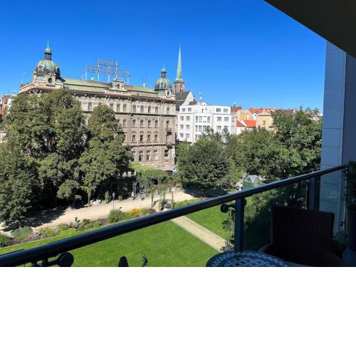 Apartment in historical center with park view