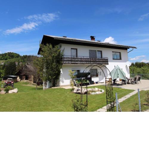 Apartment in Koettmannsdorf near bathing lakes