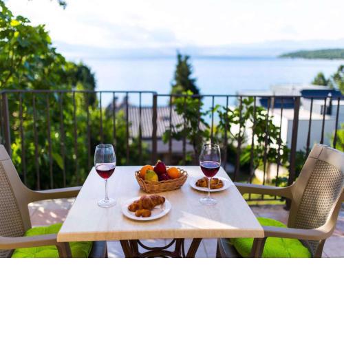 Apartment in Njivice/Insel Krk 27658