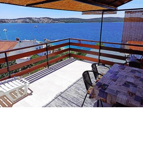 Apartment in Okrug Gornji with sea view, terrace, air conditioning, W-LAN 5045-1