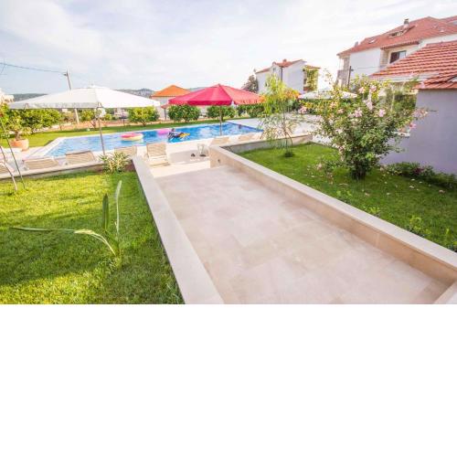 Apartment in Seget Donji 7430