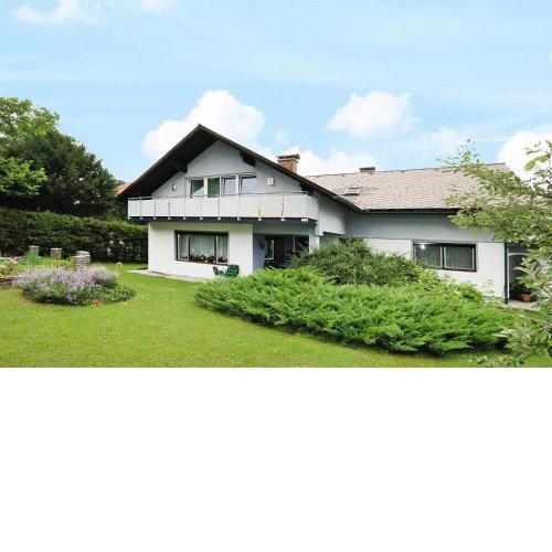 Apartment in St Kanzian am Klopeiner See with garden