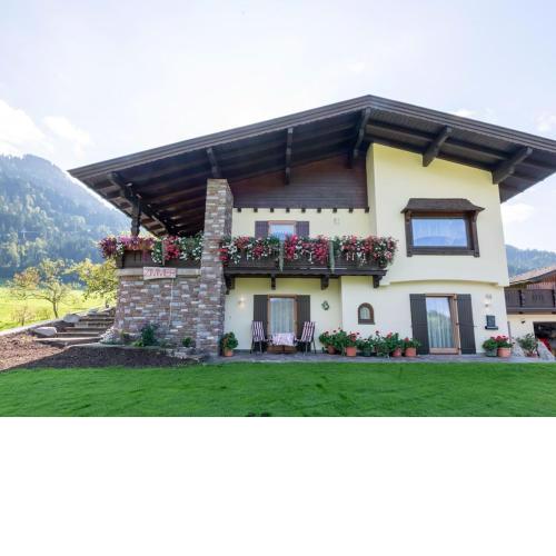 Apartment in Tyrol 100 m to the mountain railway