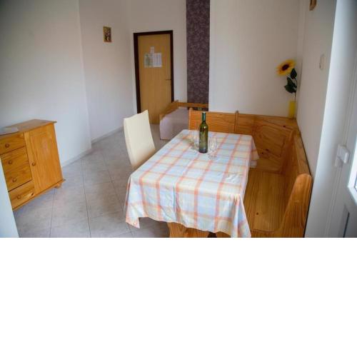 Apartment in Vodice with balcony, air conditioning, WiFi, washing machine (4266-1)
