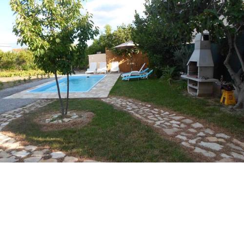 Apartment Ivana with pool and parking