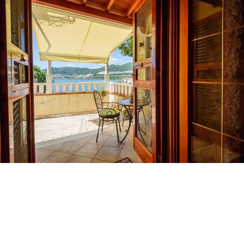 Apartment Jadranka with Sea View in Rogotin
