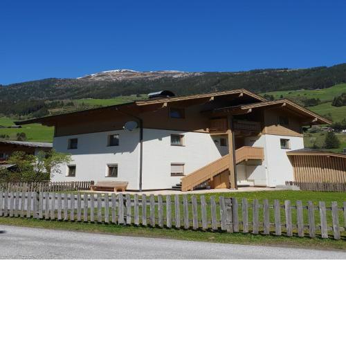 apartment Johann in Wald im Pinzgau with balcony