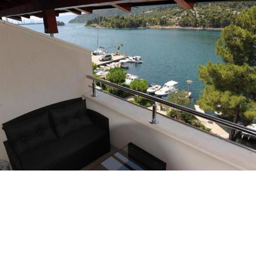 Apartment Junior - seafront & modern