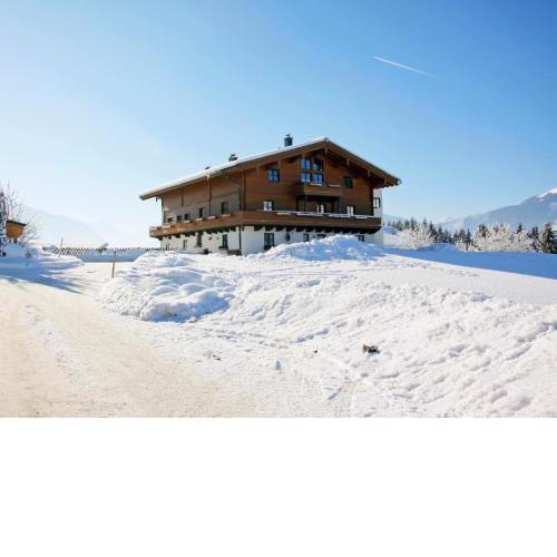 Apartment Kitzsteinhorn by Interhome