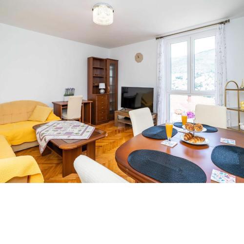 Apartment Klaudia - Two Bedroom Apartment with Balcony