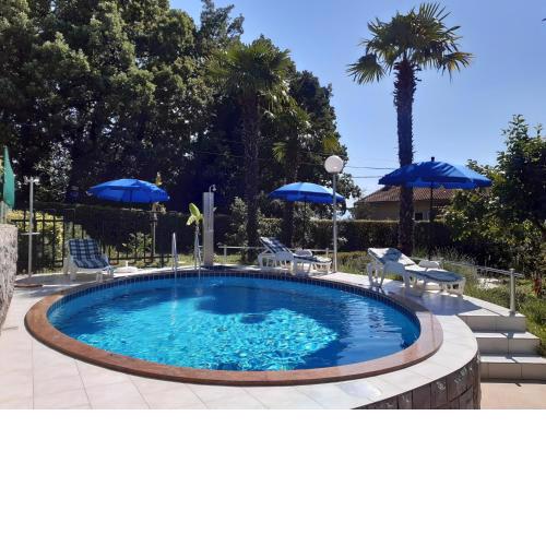 Apartment Knezevic with Pool