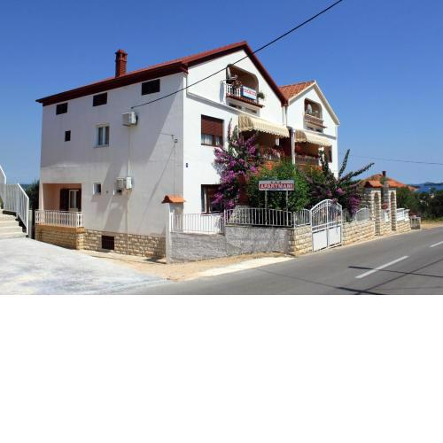 Apartment Kukljica 8237b