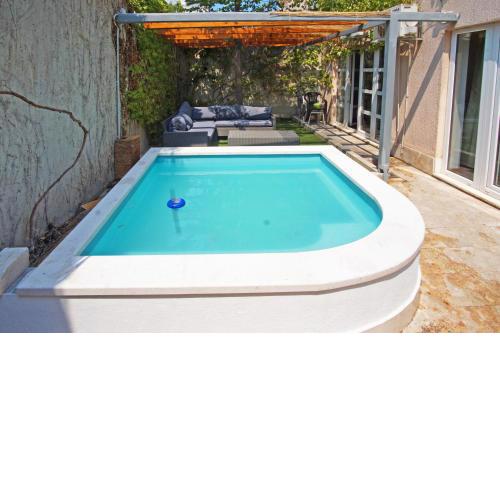 Apartment Kvaternikova - pool, grill, 4 bedrooms, 3 bathrooms