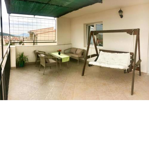 Apartment La Le with big terrace