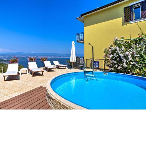 Apartment Laurus-3 by Interhome