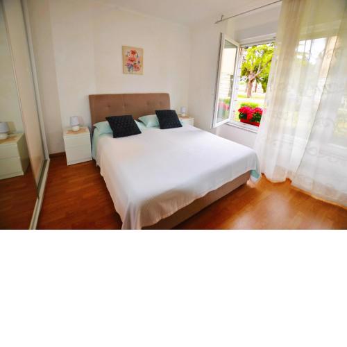 Apartment Leo