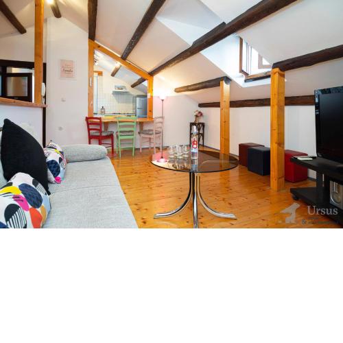 Apartment Lira