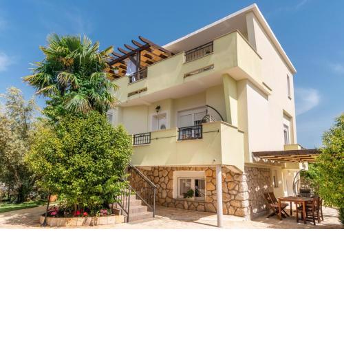 Apartment Lolić Pirovac