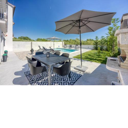 Apartment Luana with private pool