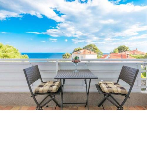 Apartment Luce Royal - One Bedroom Apartment with Balcony and Sea View