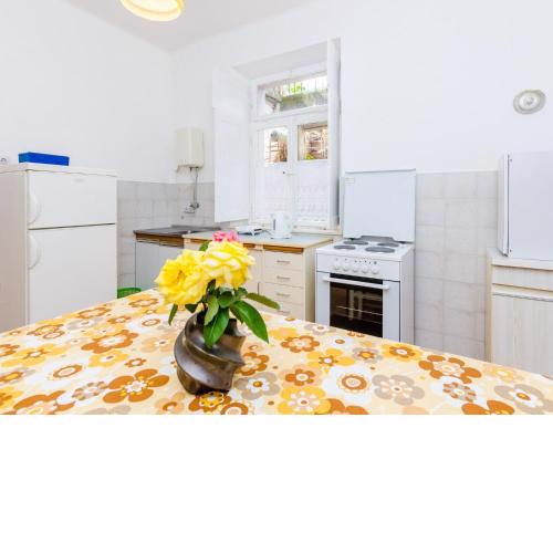 Apartment Lucy - Two Bedroom Apartment with Terrace and City View Gustin