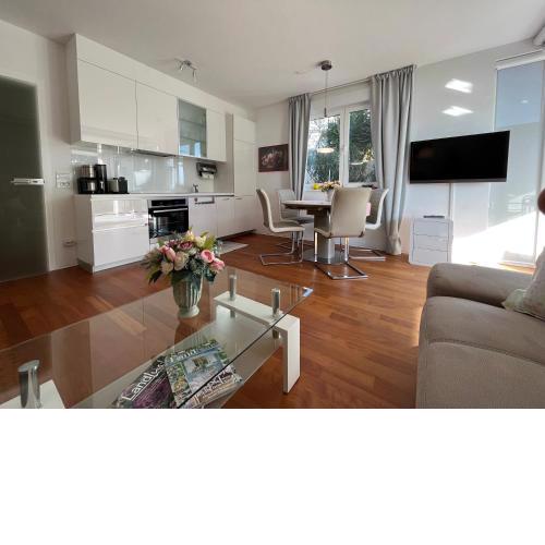 Apartment Lui with rooftop swimming pool