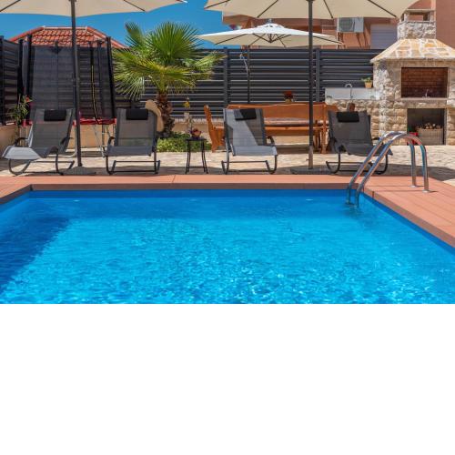 Apartment Maja with private pool