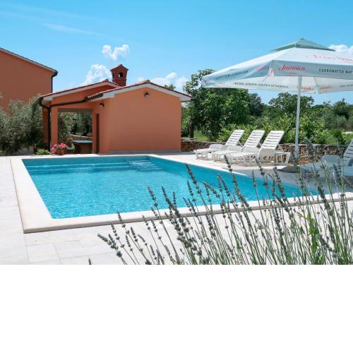 Apartment Martina - LBN376 by Interhome