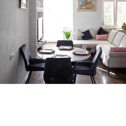 Apartment Metropolis Split
