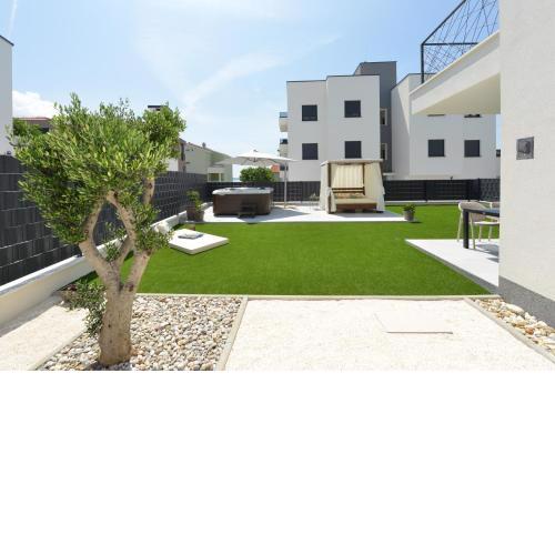 Apartment MI Čiovo with private HOT TUB and garden
