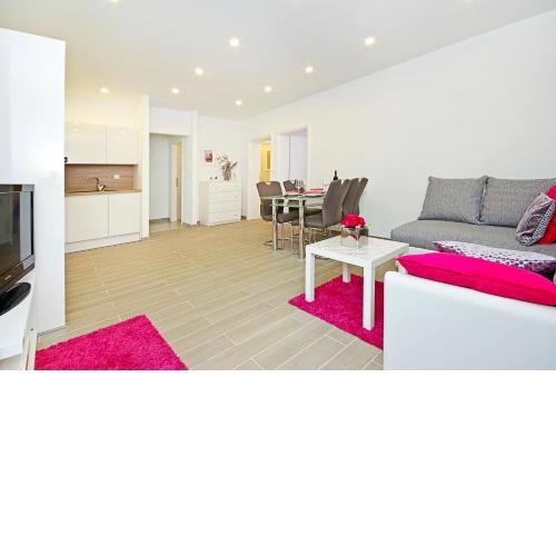 Apartment Mira