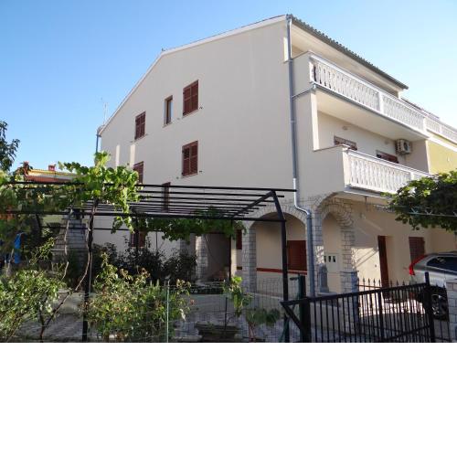 Apartment Mira