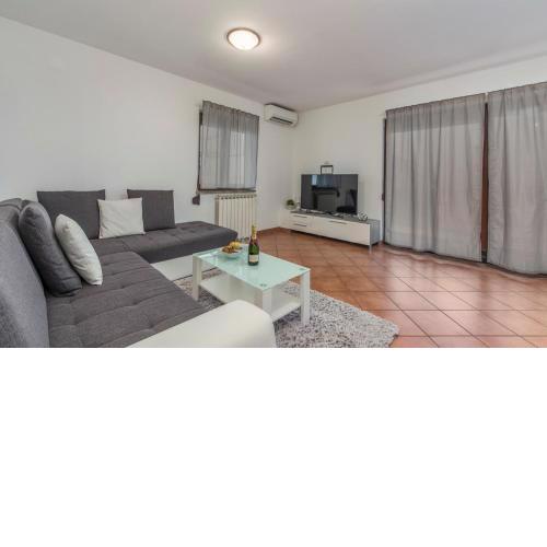 Apartment Narcisa with Terrace