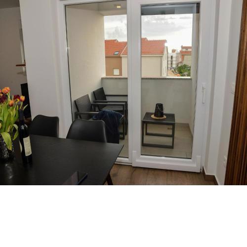 Apartment Nicole - One Bedroom Apartment with Balcony